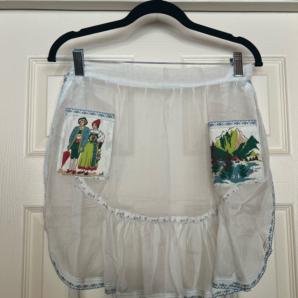 Vintage Sheer White Cotton Apron Embroidered Floral Scenic Pockets Women